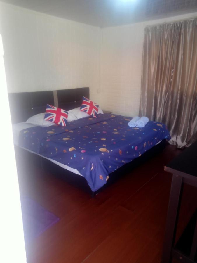 Tumombuvoi Homestay Tiga Papan Exterior foto
